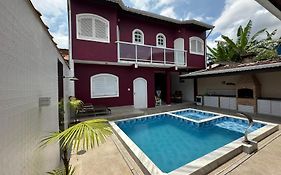 Casa no Centro de Bertioga com Piscina